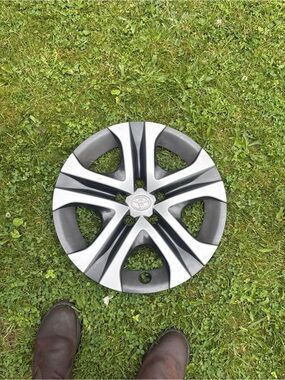 Toyota Silver & Black Wheel Cover - 15" Style Hubcap